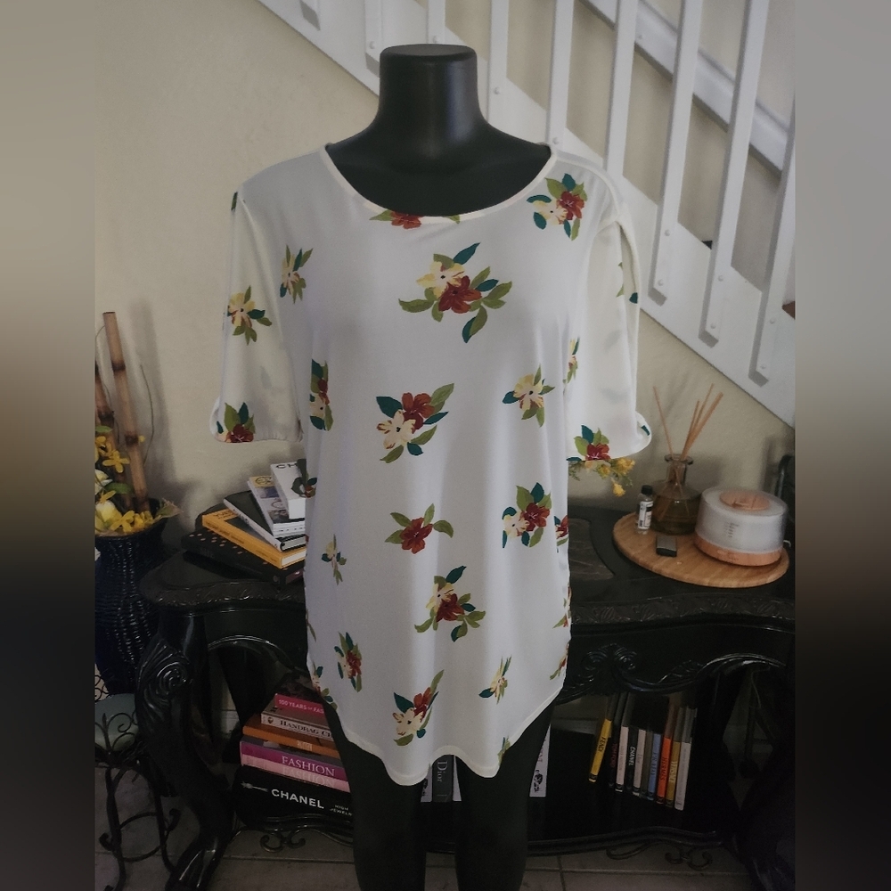 Ann Taylor Floral top size XL